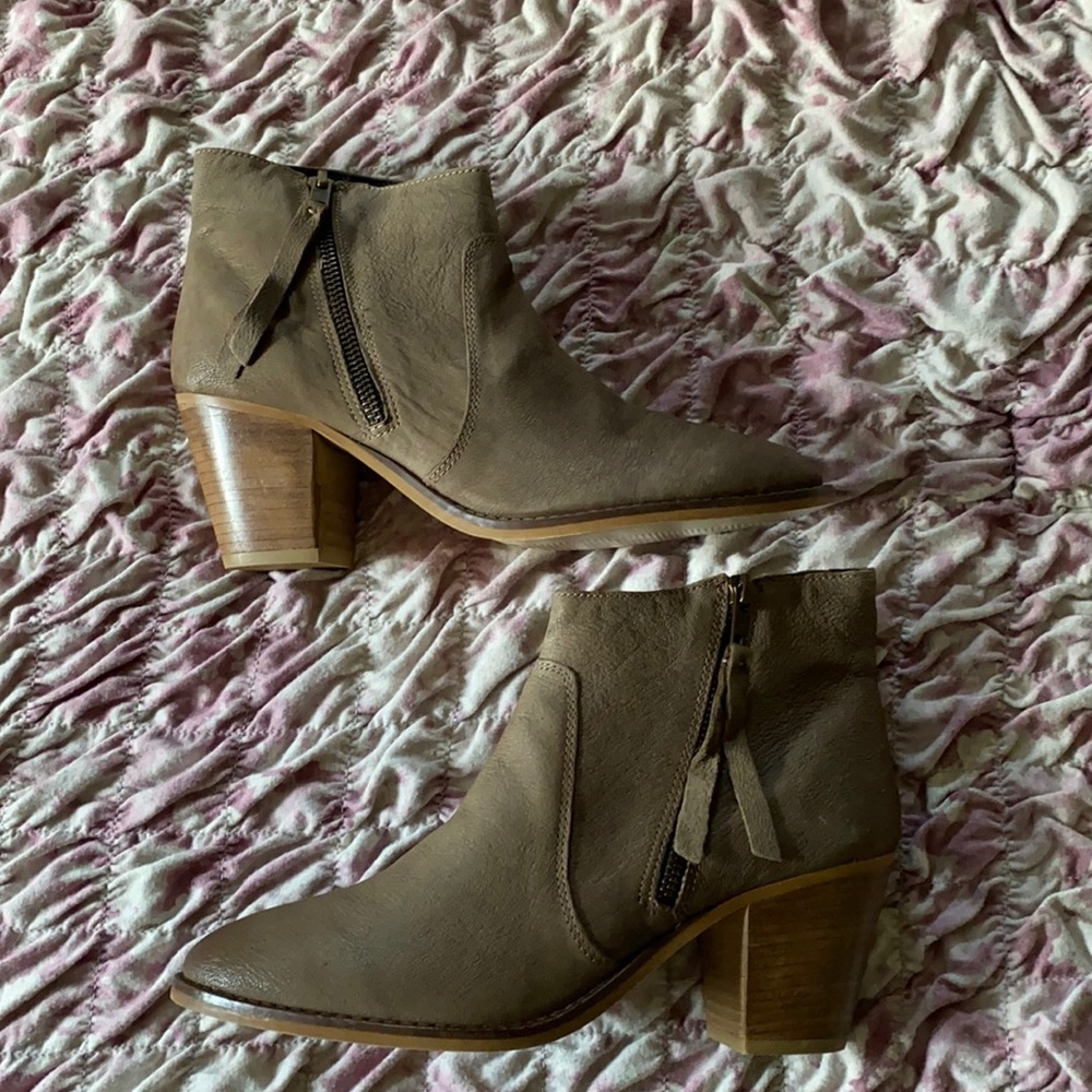 Urban Outfitters Booties! Women’s size 8.5